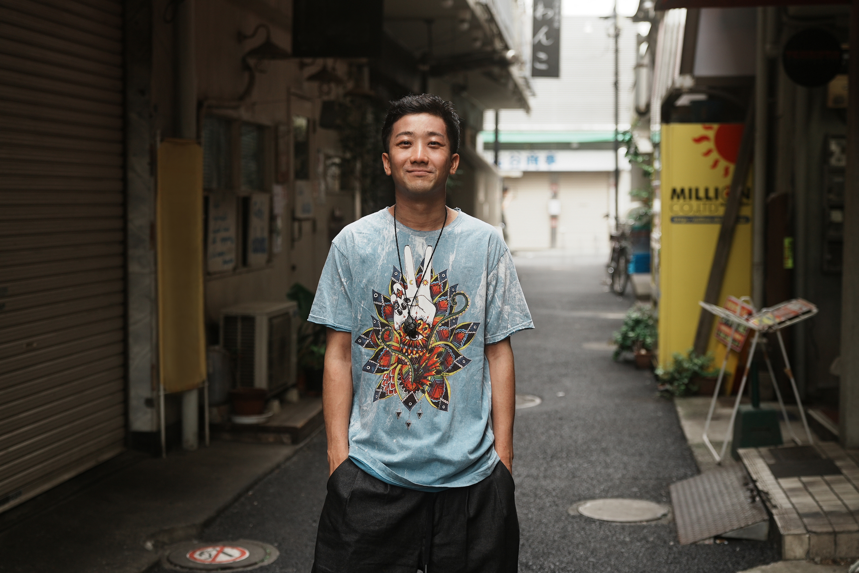 瑛人。 BIOGRAPHY | 瑛人 official website